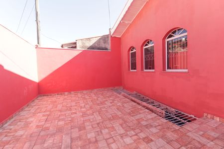 Casa à venda com 348m², 4 quartos e 2 vagas Casa à venda com 348m², 4 quartos e 2 vagasQuintal