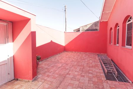 Casa à venda com 348m², 4 quartos e 2 vagas Casa à venda com 348m², 4 quartos e 2 vagasQuintal