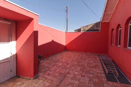 Casa à venda com 348m², 4 quartos e 2 vagas Casa à venda com 348m², 4 quartos e 2 vagasQuintal