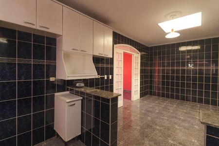 Casa à venda com 348m², 4 quartos e 2 vagas Casa à venda com 348m², 4 quartos e 2 vagasCozinha