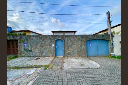 Casa para alugar com 800m², 6 quartos e 6 vagasFachada