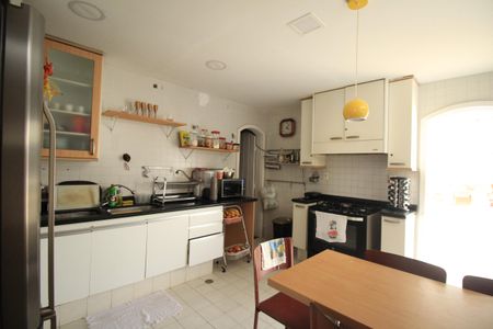 Casa para alugar com 800m², 6 quartos e 6 vagasCozinha