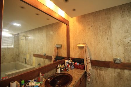 Casa para alugar com 800m², 6 quartos e 6 vagasBanheiro Suíte 1