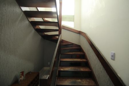 Casa para alugar com 800m², 6 quartos e 6 vagasEscada