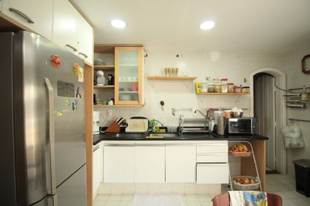 Casa para alugar com 800m², 6 quartos e 6 vagasCozinha