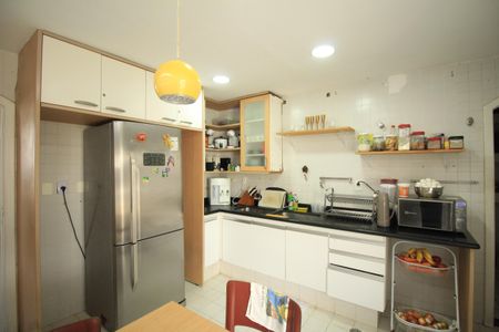 Casa para alugar com 800m², 6 quartos e 6 vagasCozinha