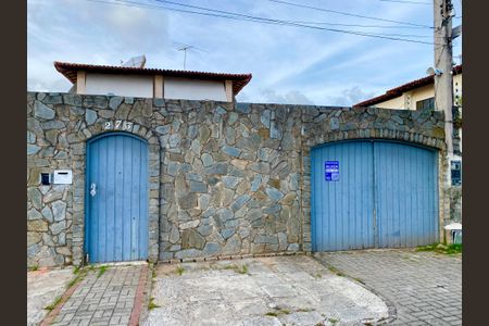 Casa para alugar com 800m², 6 quartos e 6 vagasFachada