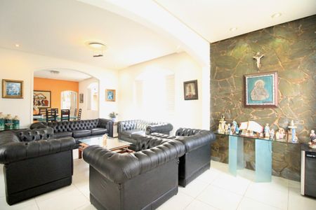 Casa para alugar com 800m², 6 quartos e 6 vagasSala