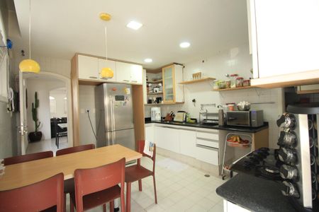 Casa para alugar com 800m², 6 quartos e 6 vagasCozinha