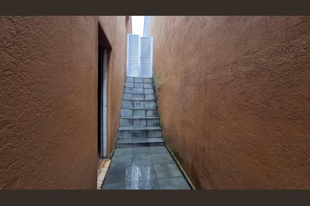 Casa à venda com 116m², 2 quartos e 4 vagasEscada