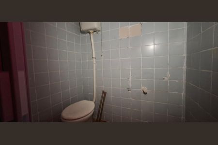 Casa à venda com 116m², 2 quartos e 4 vagasGaragem - Banheiro 