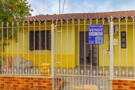 Casa à venda com 100m², 2 quartos e 1 vaga Casa à venda com 100m², 2 quartos e 1 vagaFachada