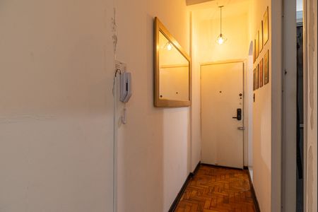 Apartamento à venda com 42m², 1 quarto e sem vagaCorredor de entrada do apartamento