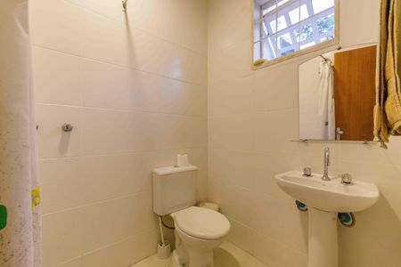 Casa para alugar com 450m², 4 quartos e 6 vagas Casa para alugar com 450m², 4 quartos e 6 vagasBanheiro de Serviço