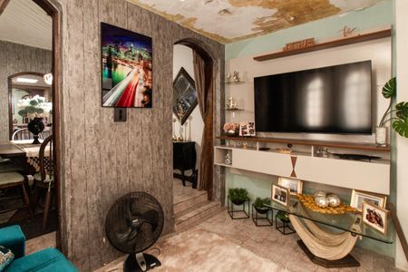 Casa à venda com 286m², 3 quartos e 6 vagas Casa à venda com 286m², 3 quartos e 6 vagasSala