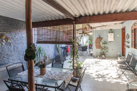 Casa à venda com 286m², 3 quartos e 6 vagas Casa à venda com 286m², 3 quartos e 6 vagasQuintal