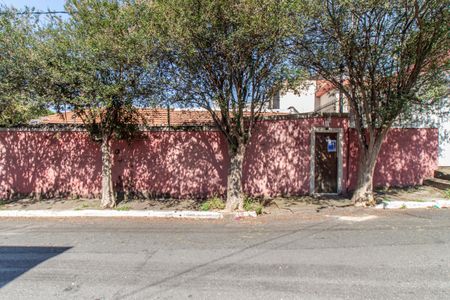 Casa à venda com 286m², 3 quartos e 6 vagas Casa à venda com 286m², 3 quartos e 6 vagasFachada 2