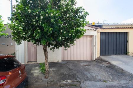 Casa à venda com 138m², 3 quartos e 2 vagasFachada