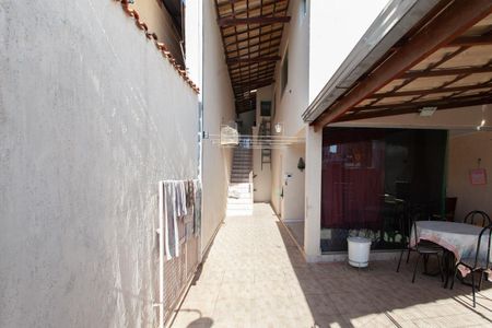 Casa à venda com 138m², 3 quartos e 2 vagasCorredor