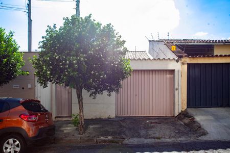 Casa à venda com 138m², 3 quartos e 2 vagasFachada