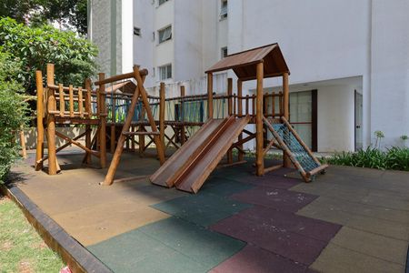 Apartamento à venda com 96m², 3 quartos e 2 vagasÁrea comum - Playground