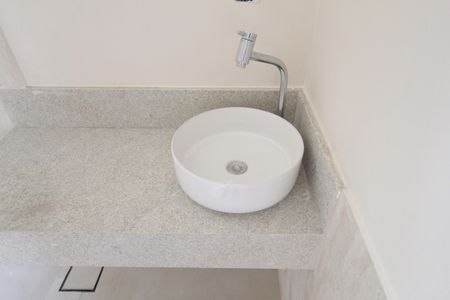 Casa à venda com 130m², 3 quartos e 3 vagasBanheiro da Suite