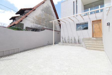 Casa à venda com 130m², 3 quartos e 3 vagasGaragem