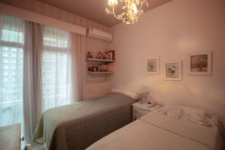 Apartamento à venda com 139m², 3 quartos e 2 vagas Apartamento à venda com 139m², 3 quartos e 2 vagasQuarto 1