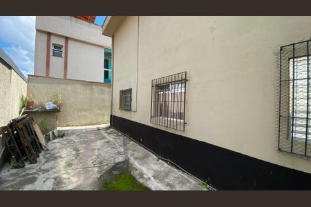 Casa à venda com 426m², 8 quartos e 2 vagas Casa à venda com 426m², 8 quartos e 2 vagasQuintal