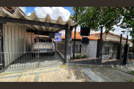 Casa à venda com 426m², 8 quartos e 2 vagas Casa à venda com 426m², 8 quartos e 2 vagasFachada