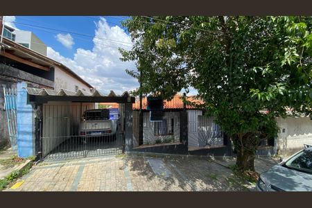 Casa à venda com 426m², 8 quartos e 2 vagas Casa à venda com 426m², 8 quartos e 2 vagasFachada