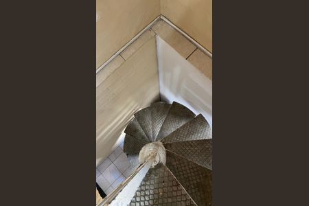 Casa à venda com 426m², 8 quartos e 2 vagas Casa à venda com 426m², 8 quartos e 2 vagasEscada - Porão