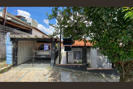 Casa à venda com 426m², 8 quartos e 2 vagas Casa à venda com 426m², 8 quartos e 2 vagasFachada