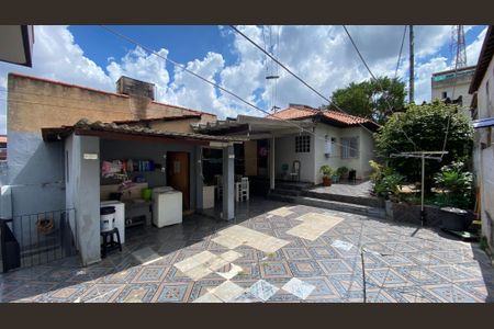 Casa à venda com 426m², 8 quartos e 2 vagas Casa à venda com 426m², 8 quartos e 2 vagasQuintal