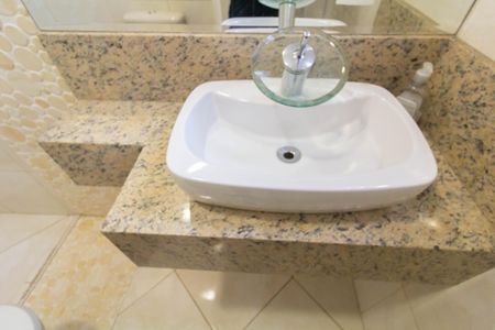 Casa à venda com 160m², 4 quartos e 1 vagaBanheiro 1