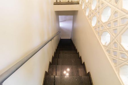 Casa à venda com 160m², 4 quartos e 1 vagaEscada