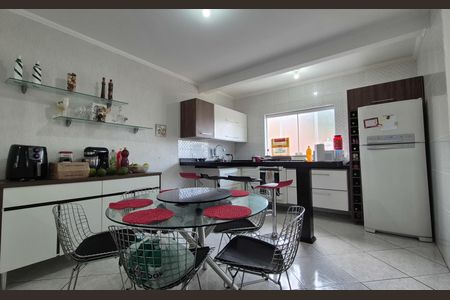 Casa à venda com 230m², 3 quartos e 5 vagas Casa à venda com 230m², 3 quartos e 5 vagasCozinha