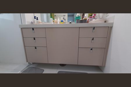 Apartamento para alugar com 150m², 3 quartos e 3 vagas Apartamento para alugar com 150m², 3 quartos e 3 vagasBanheiro da Suíte 1