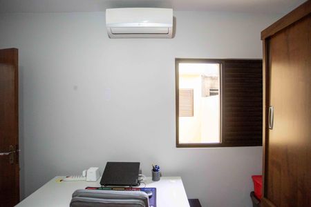 Casa à venda com 226m², 4 quartos e 2 vagasQuarto 2