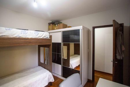 Casa à venda com 226m², 4 quartos e 2 vagasQuarto 2