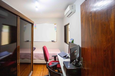 Casa à venda com 226m², 4 quartos e 2 vagasQuarto 3