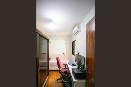 Casa à venda com 226m², 4 quartos e 2 vagasQuarto 3