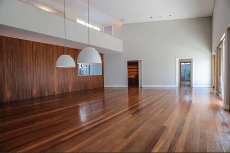 Casa à venda com 650m², 4 quartos e 8 vagas