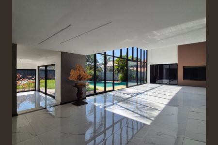 Casa de condomínio à venda com 1280m², 6 quartos e 5 vagasSala