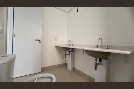 Apartamento para alugar com 195m², 4 quartos e 3 vagasBanheiro da Suíte 2