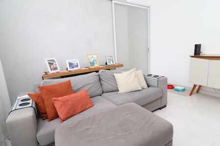 Apartamento para alugar com 62m², 2 quartos e 1 vagaSala