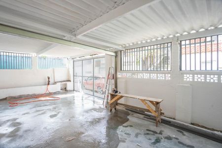 Casa à venda com 150m², 2 quartos e 2 vagas Casa à venda com 150m², 2 quartos e 2 vagasGaragem