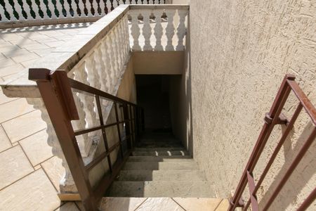 Casa à venda com 313m², 6 quartos e 7 vagasEscada