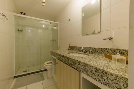 Apartamento à venda com 99m², 1 quarto e 2 vagas Apartamento à venda com 99m², 1 quarto e 2 vagasBanheiro da Suíte