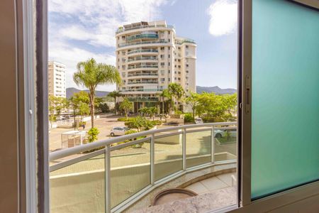 Apartamento à venda com 99m², 1 quarto e 2 vagas Apartamento à venda com 99m², 1 quarto e 2 vagasÁrea de Serviço Janela